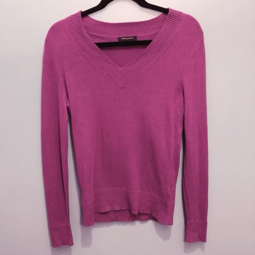 Banana Republic V-Neck Longsleeve Shirt